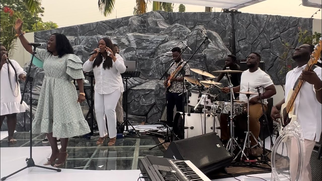 PENTECOSTAL PRAISE || DIANA HAMILTON || BLUDO ON DRUMS || OSEI POKU ON BASS