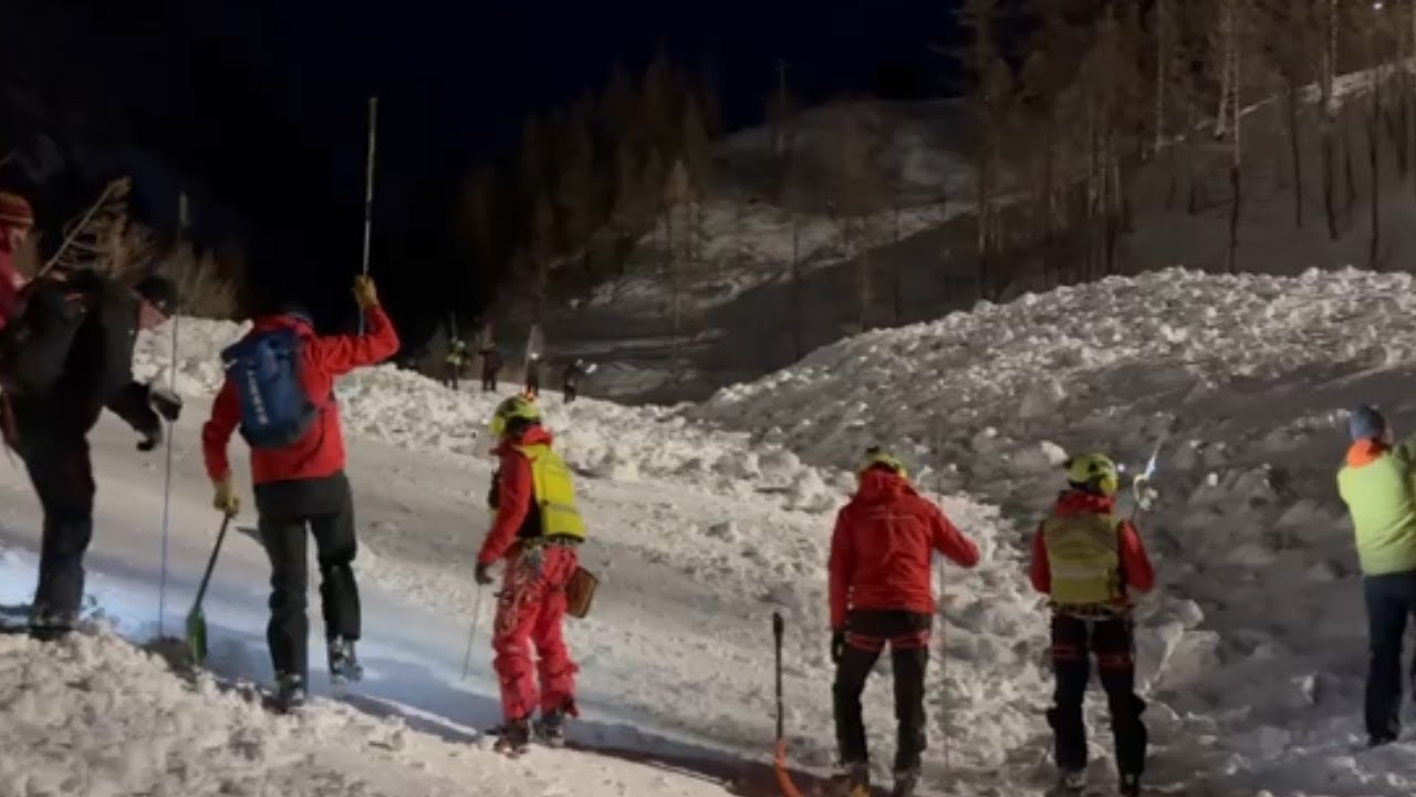 Valle d'Aosta: valanga a Gressoney-La-Trinité Soccorso alpino al lavoro per estrarre i dispersi