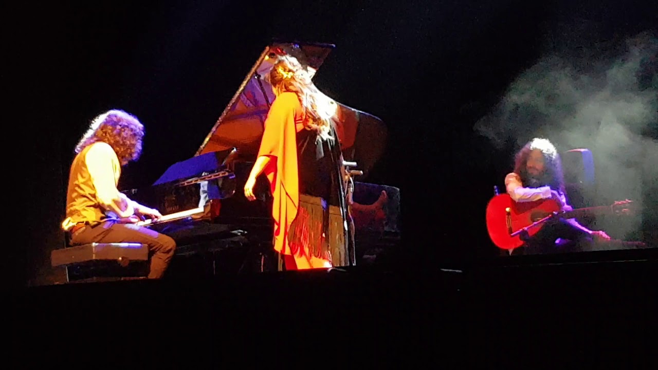 Israel Fernandez con Maria Terremoto