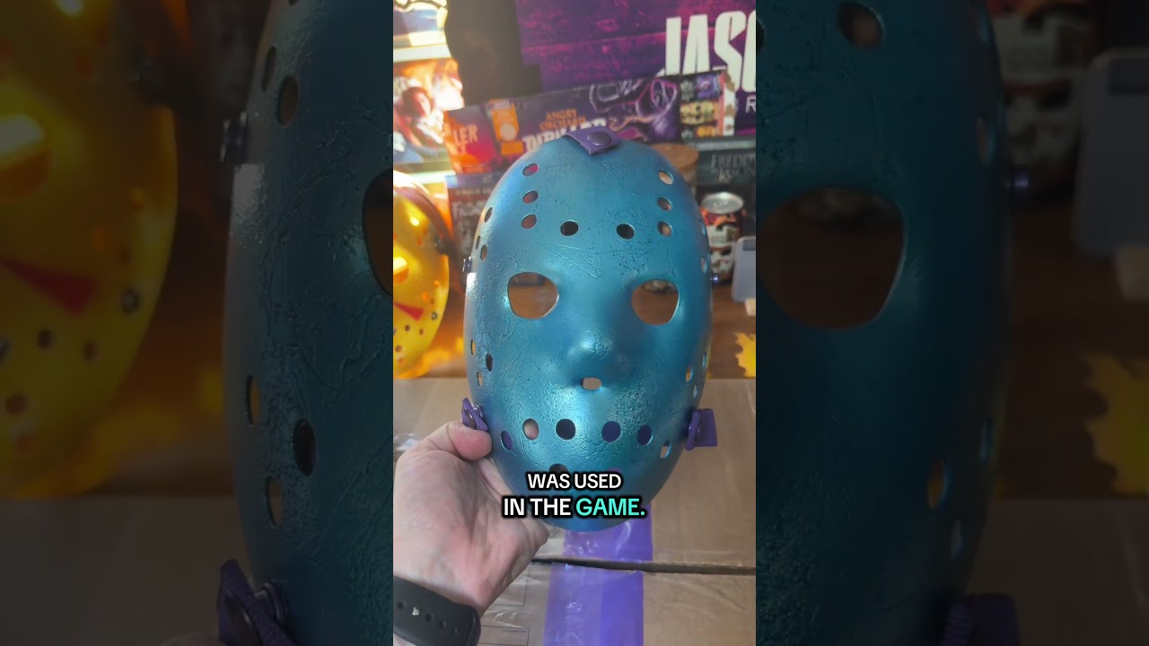 Распаковка ретро-костюма Джейсона &laquo;Пятница 13-е&raquo; для NES 8 бит &mdash; косплей ужасов