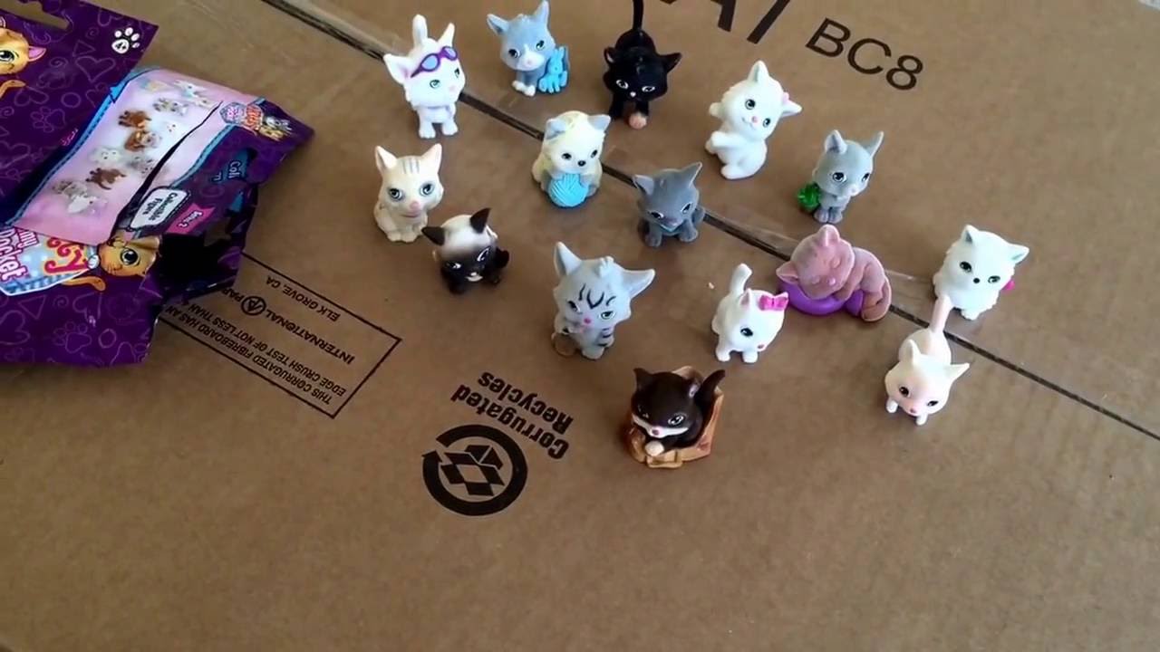 Blind Bag Opening Kitty in My Pocket Series 2!! Real kitties in the video too.
