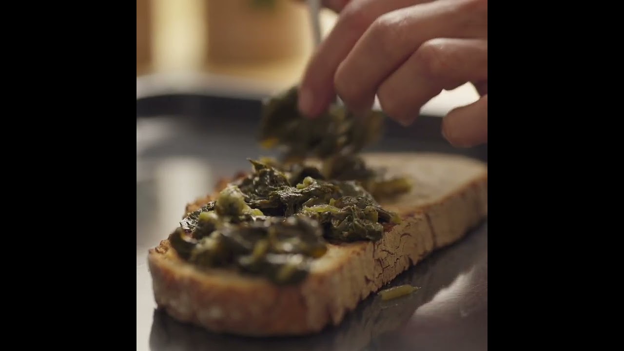 *Receita* TOSTA DE GRELOS DE GALICIA CON QUEIXO TETILLA E CHICARR&Oacute;NS