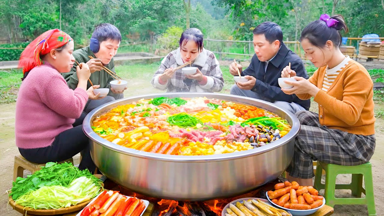 Building Bamboo Bridge and Cooking Yummy Mixed Hot Pot to Thank Everyone - Sunny Farm Life
