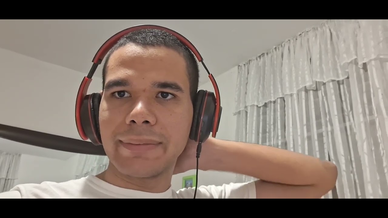 Happy 54th birthday to simon pryce (my favorite wiggle with the iconic low baritone voice)