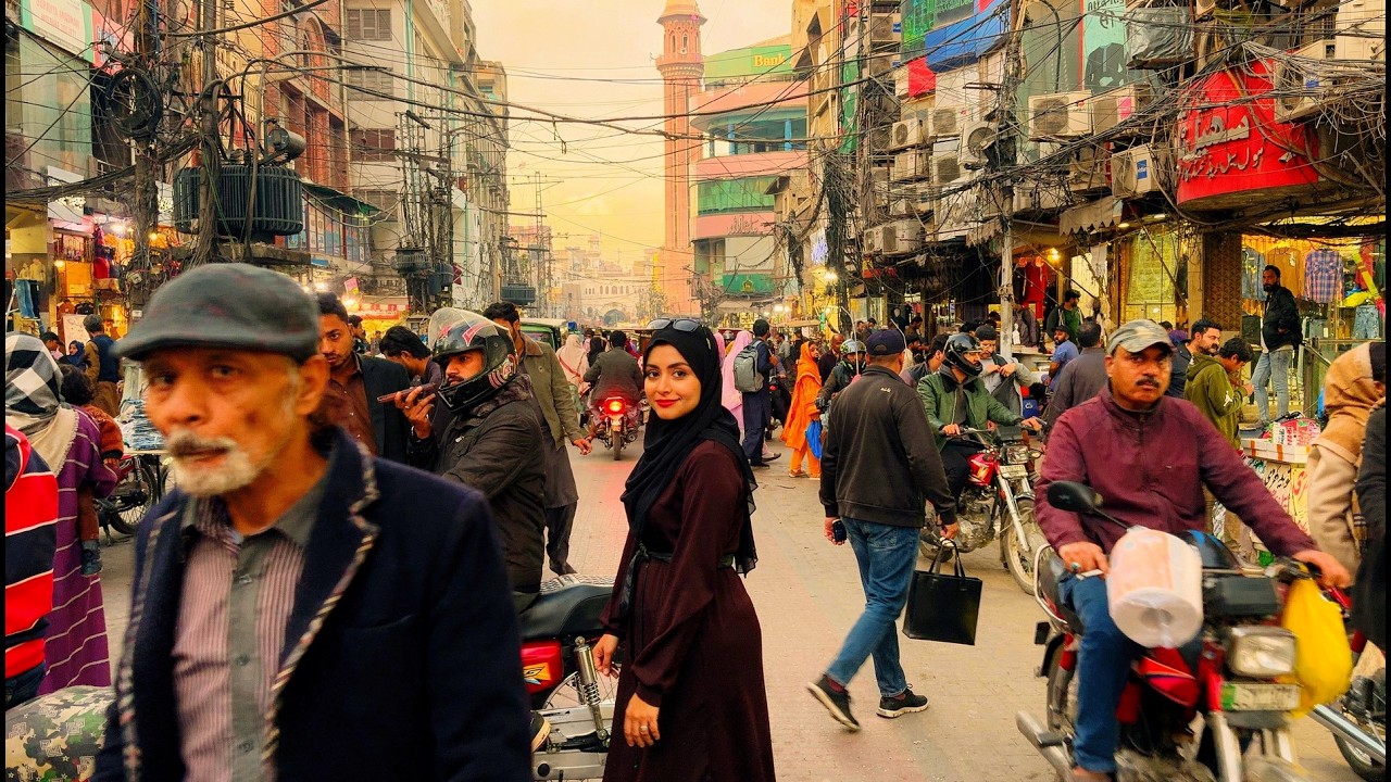 🇵🇰 Pakistan's Most Intense Street Market (4K) Lahore Walking Tour