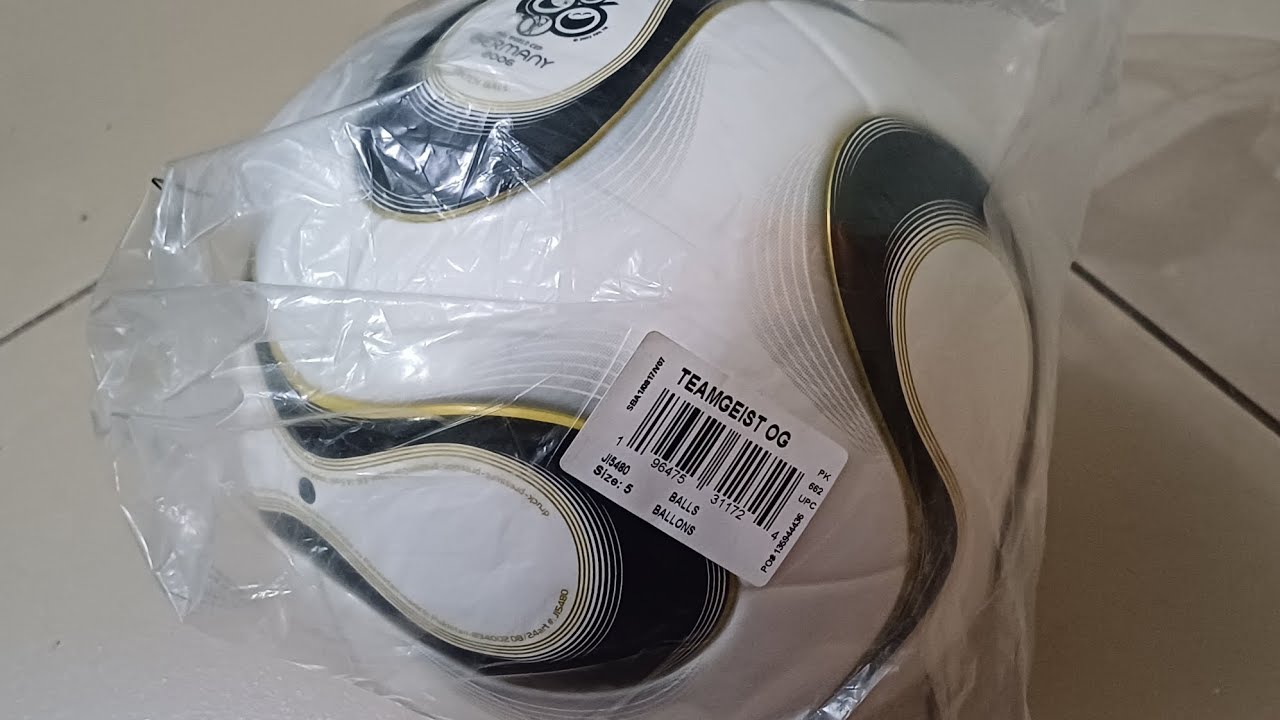 Adidas lanzo un remake del balon +Teamgeist usado en el mundial de Alemania 2006 en pleno 2025