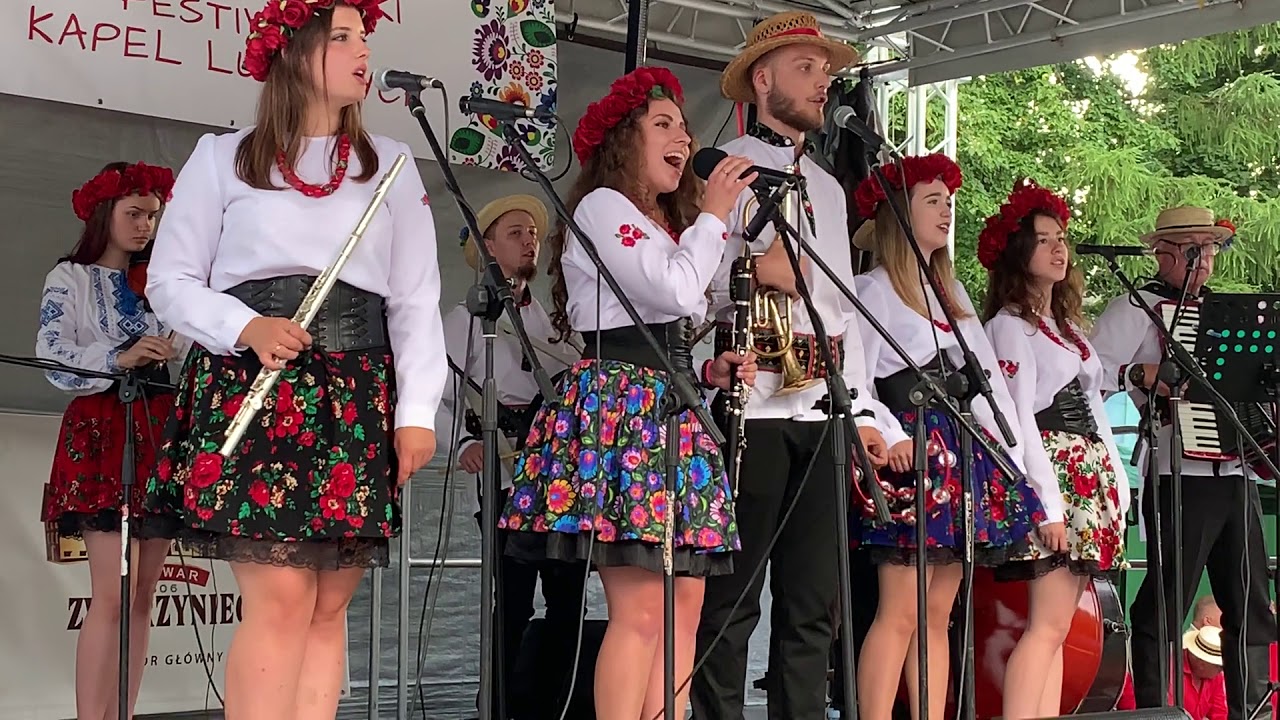 Czerwone jabłuszko- Polish folk song- Kapela ludowa Siennica z Siennicy Różanej