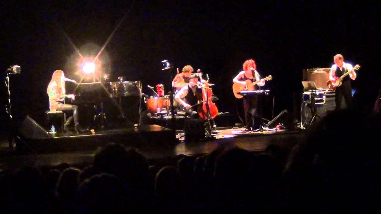 Birdy Live KVS Brussel- The District Sleeps Alone Tonight