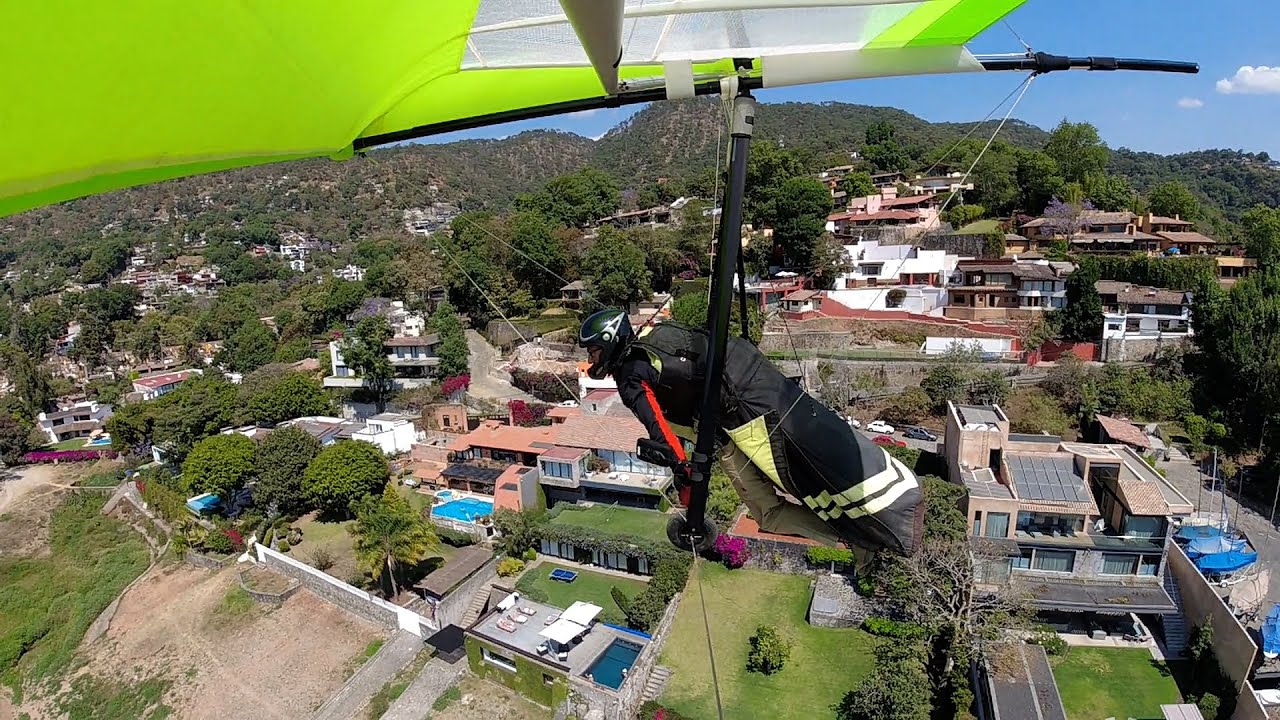 Landing @ Lake in Valle de Bravo - Hang Gliding (Mar 14, 2021)