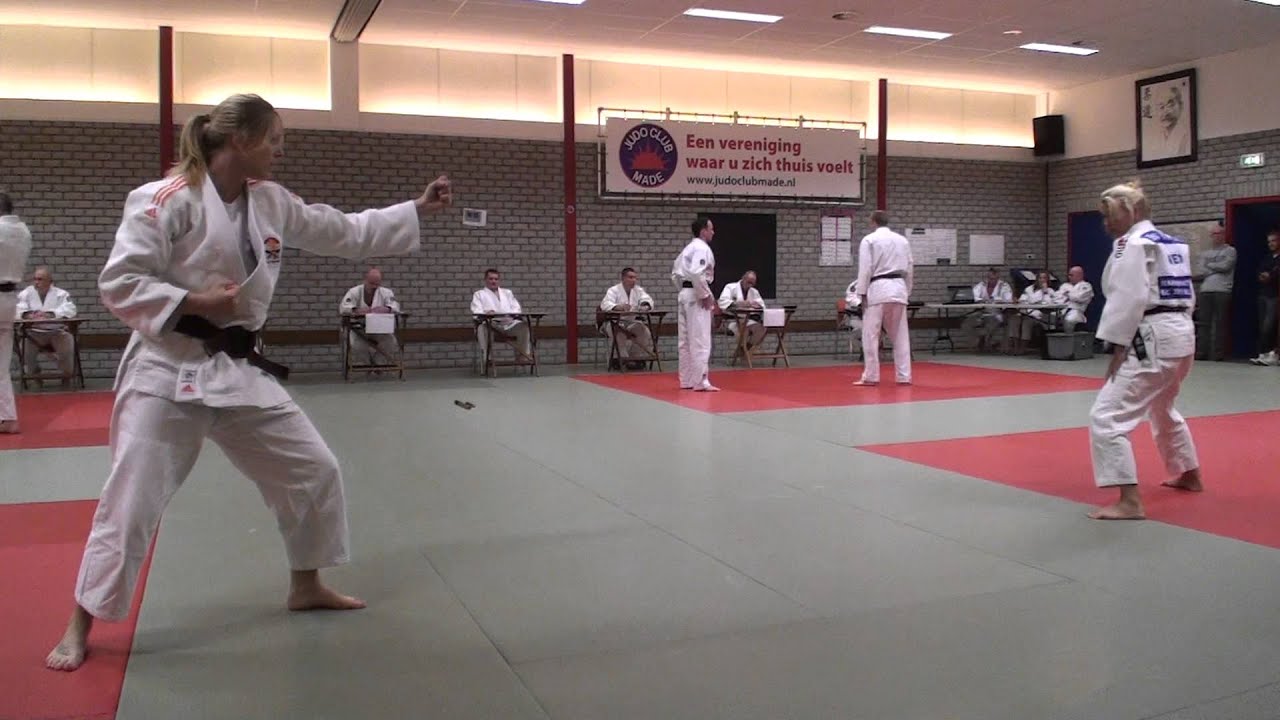 Veronique Theunis Examen 1e Dan Jiu-Jitsu 24-11-2012 in Made E-Bo-No-Kata