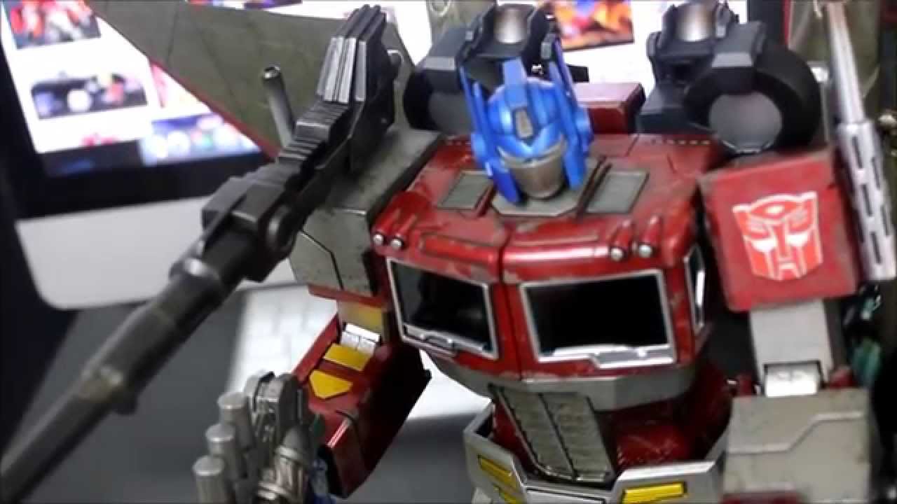 FIRST LOOK !! HOT TOYS -OPTIMUS PRIME (STARSCREAM VERSION)