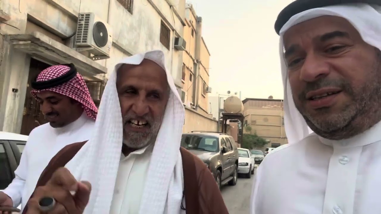 مبادرة السيد عمران السادة بالسلام على الأطفال مع هذه الابتسامة والكلام الجميل فيها وقفات وإشادات