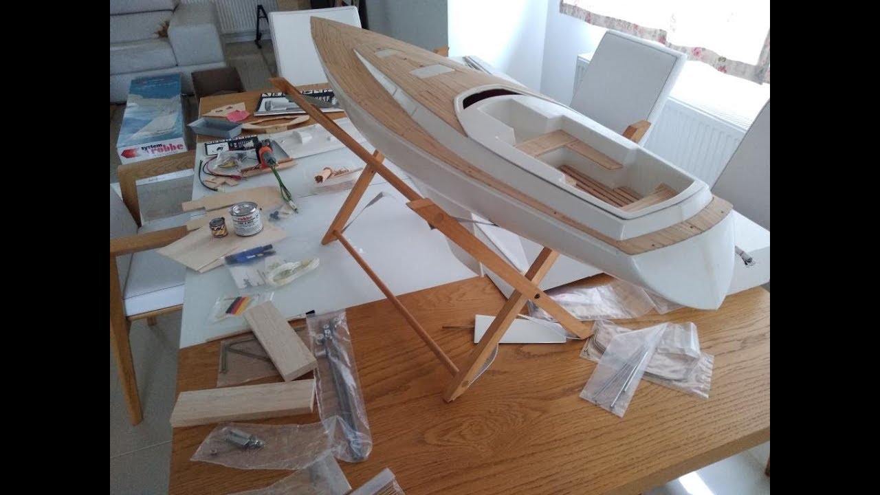 RC Robbe  Koh-i-Noor No. 1126 Luxury vintage sailboat /yacht with  wooden deck area