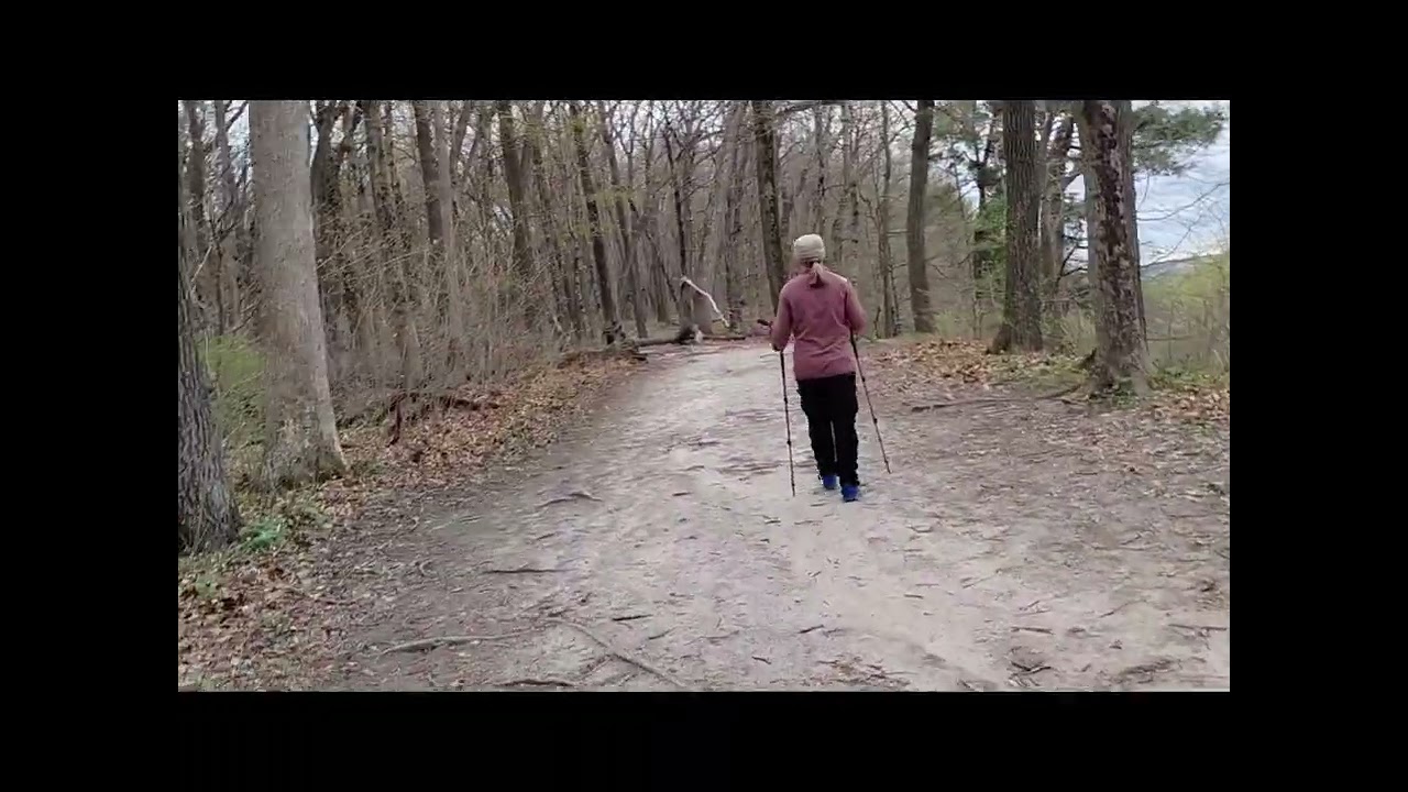 REST TIME 1.5 - We took a 5 mile day hike on the western trails at Starved Rock State Park
