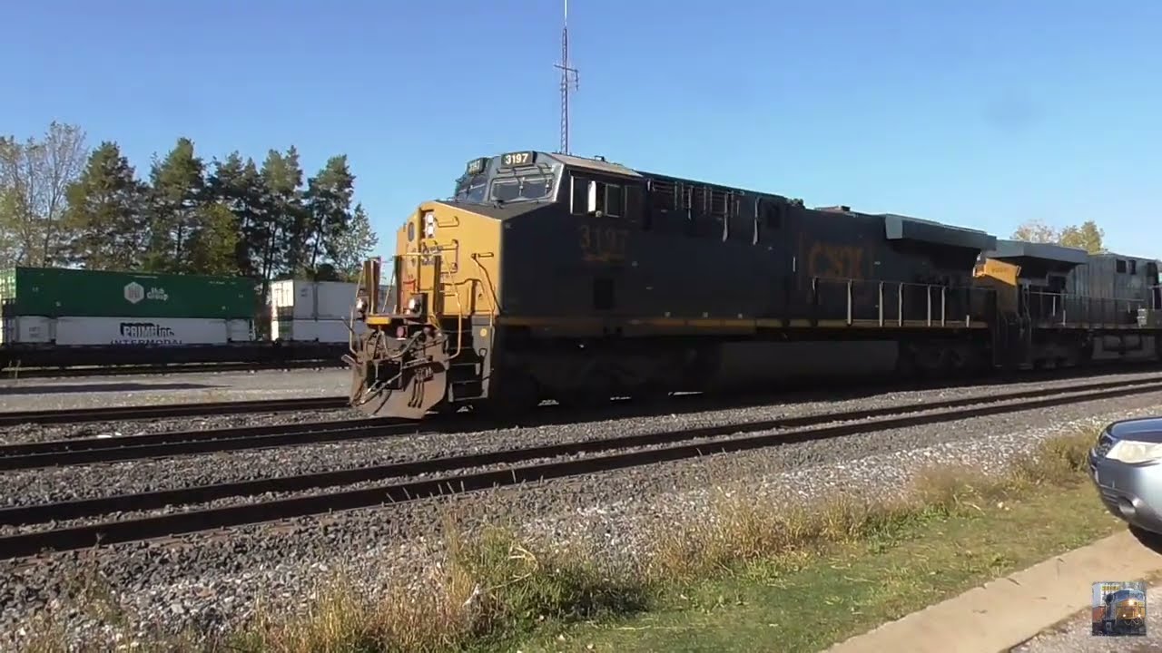 Norfolk Southern and CSX Trains at Berea Tower, Ohio | Mixed Freight and Intermodal