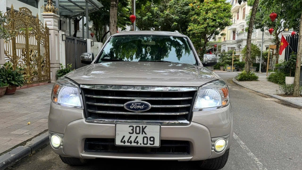 160 TRIỆU EVEREST 2013 LIMITED SỐ TỰ ĐỘNG GẦM CAO 8 CHỖ SIÊU CHẤT. Lh 0792211888-0915681886