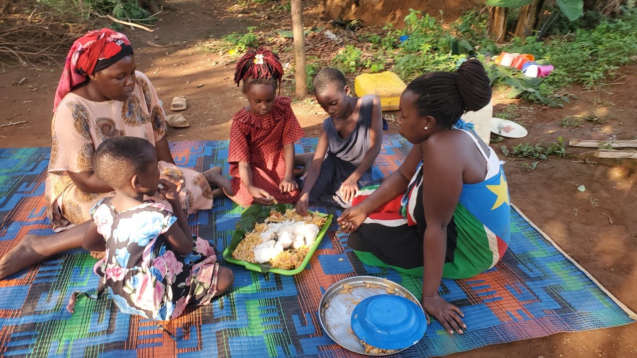 African village life/COOKING MOUTHWATERING PURPPLE EGGPLANTS 🍆 AND RICE 🍚 FOR MY FAMILY 