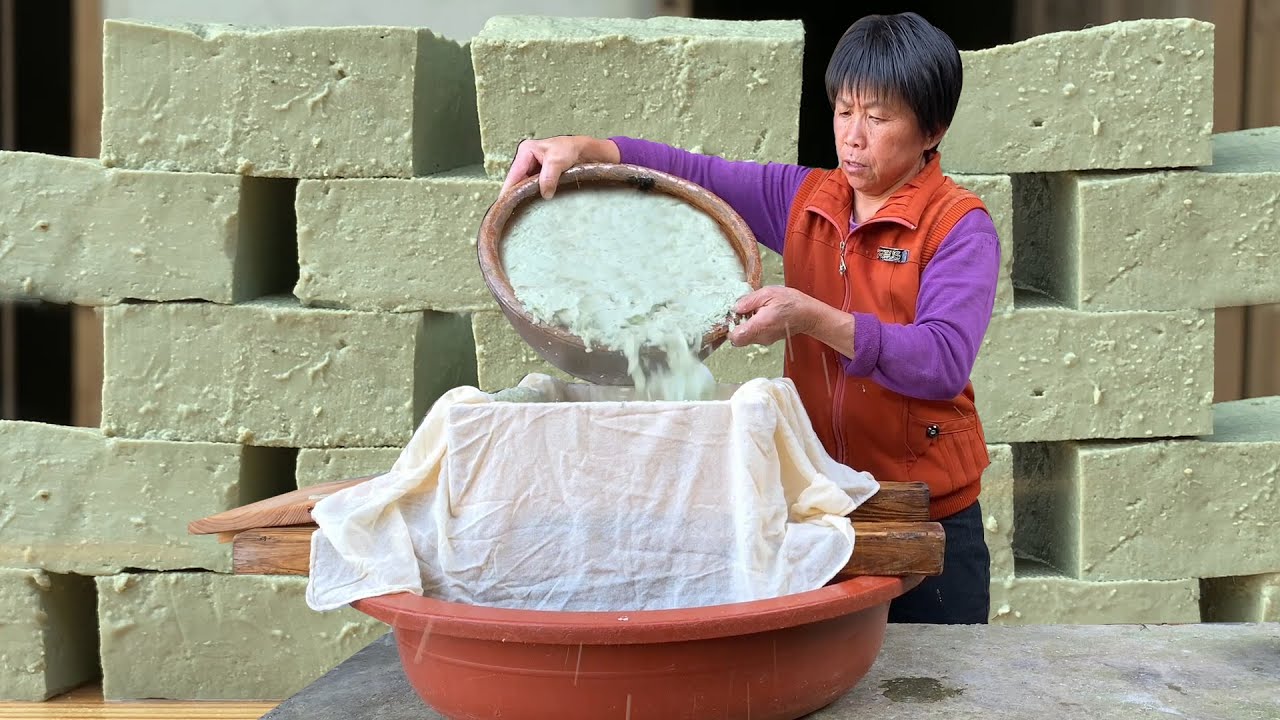 春天吃野草，阿嬷用鼠曲草和艾草做草豆腐，色泽翠绿嫩滑爽口！丨Grass tofu【闽湖阿嬤Fujian Grandma】