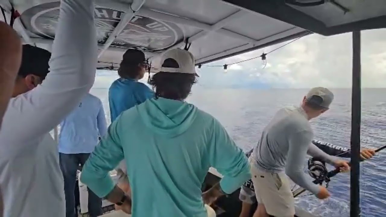 От гонки до катушки: двойной день чартера и свежий саш на причале | Shut Up & Fish Guam