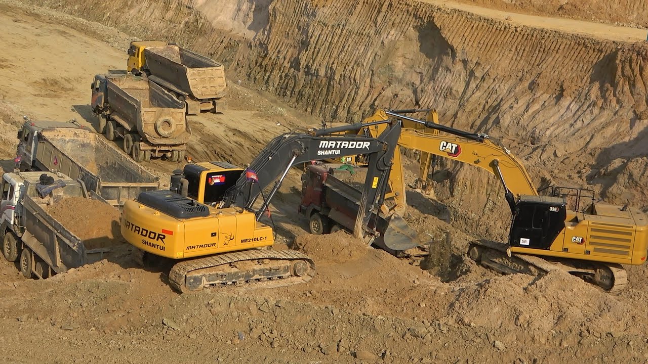 Cat 336 Excavator Vs Matador 210 Excavator Clearing Soil Into Dump Truck