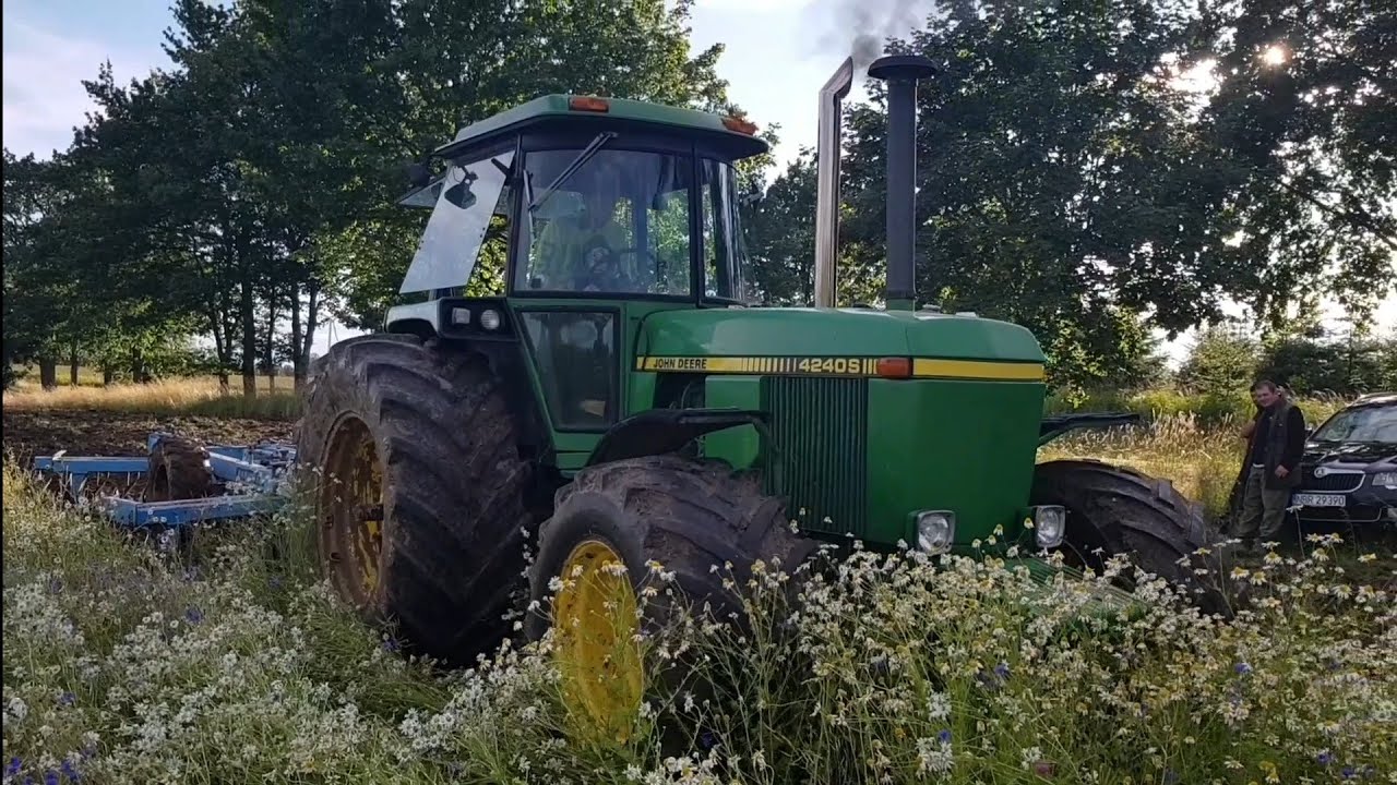 John Deere 4240s fights  in the field