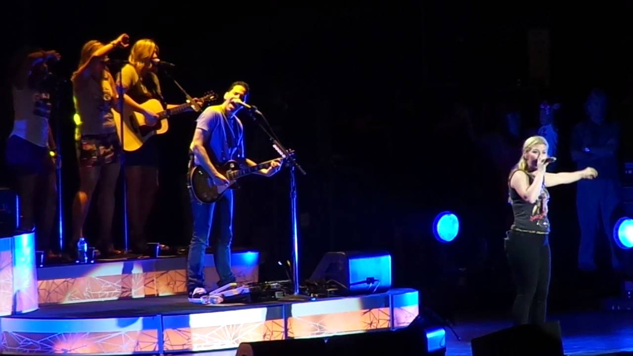 Kelly Clarkson--Breakaway--Live @ Molson Amphitheatre Toronto 2012-08-28