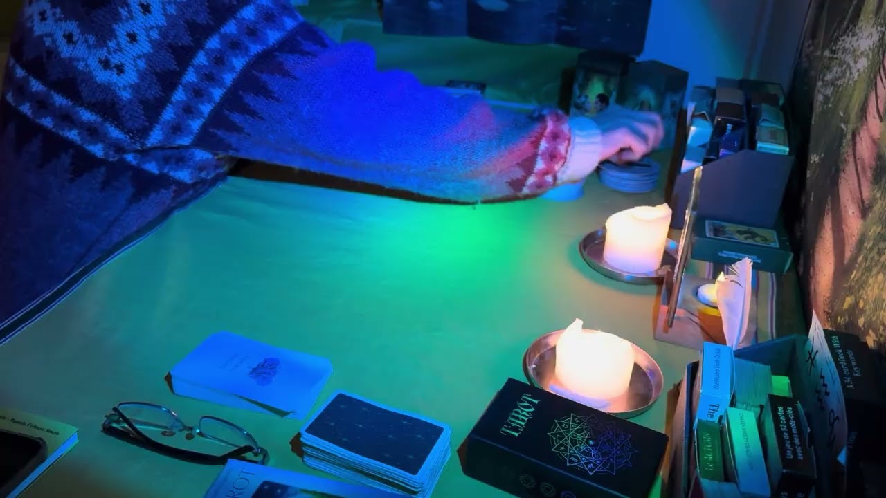 En dejt? Någon kommer   Två olika ställen ￼￼