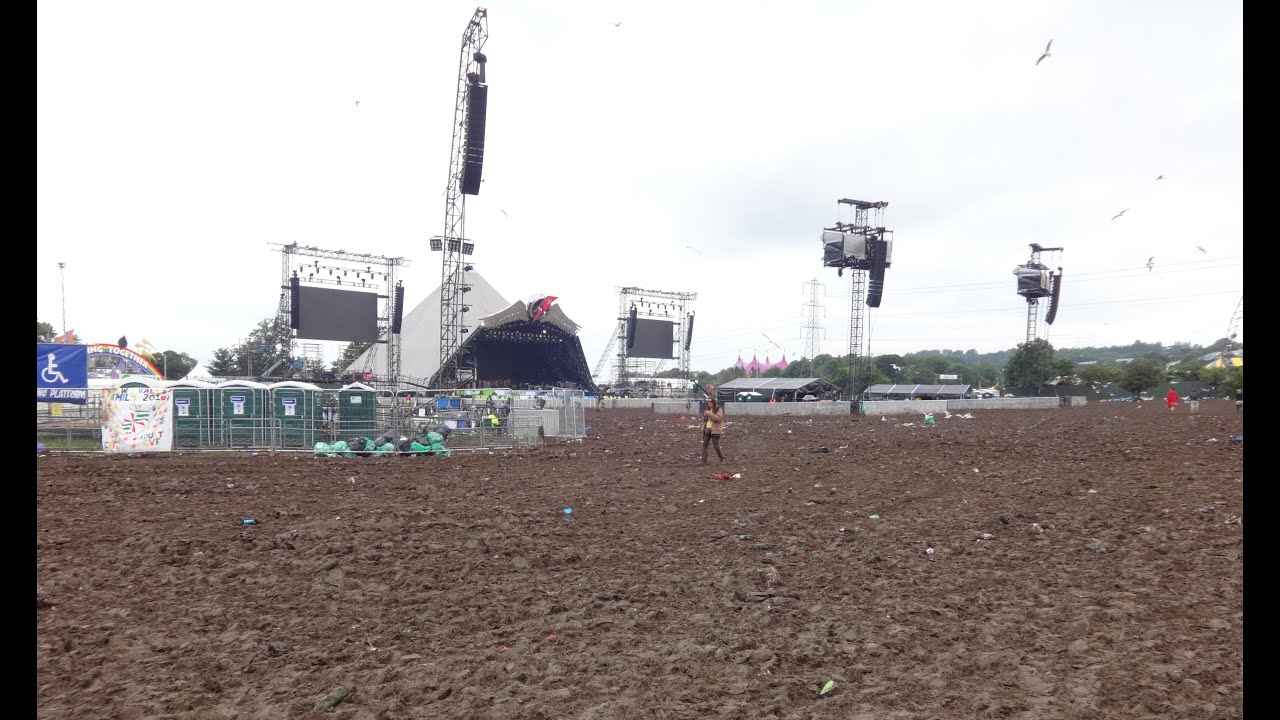 Glastonbury 2016 | In Video | Mud, Mud and More Mud.