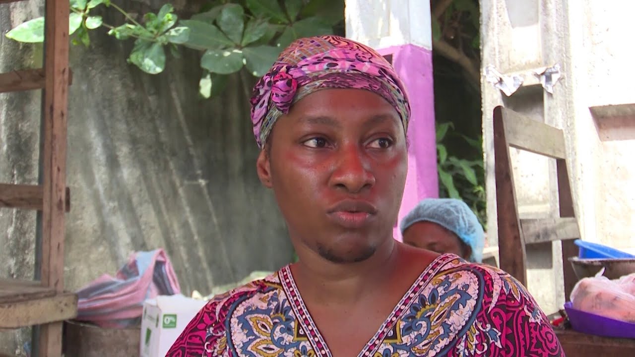 Andréa Koffi reconvertie en vendeuse de chips de bananes après deux ans de paralysie et un accident