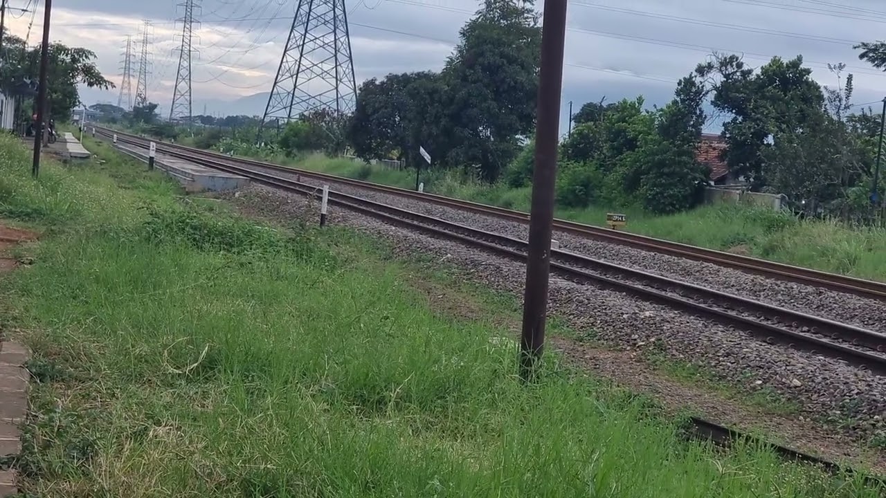 @WandaTau-ru8uu Baraya mungpung isuk #keretaapi 