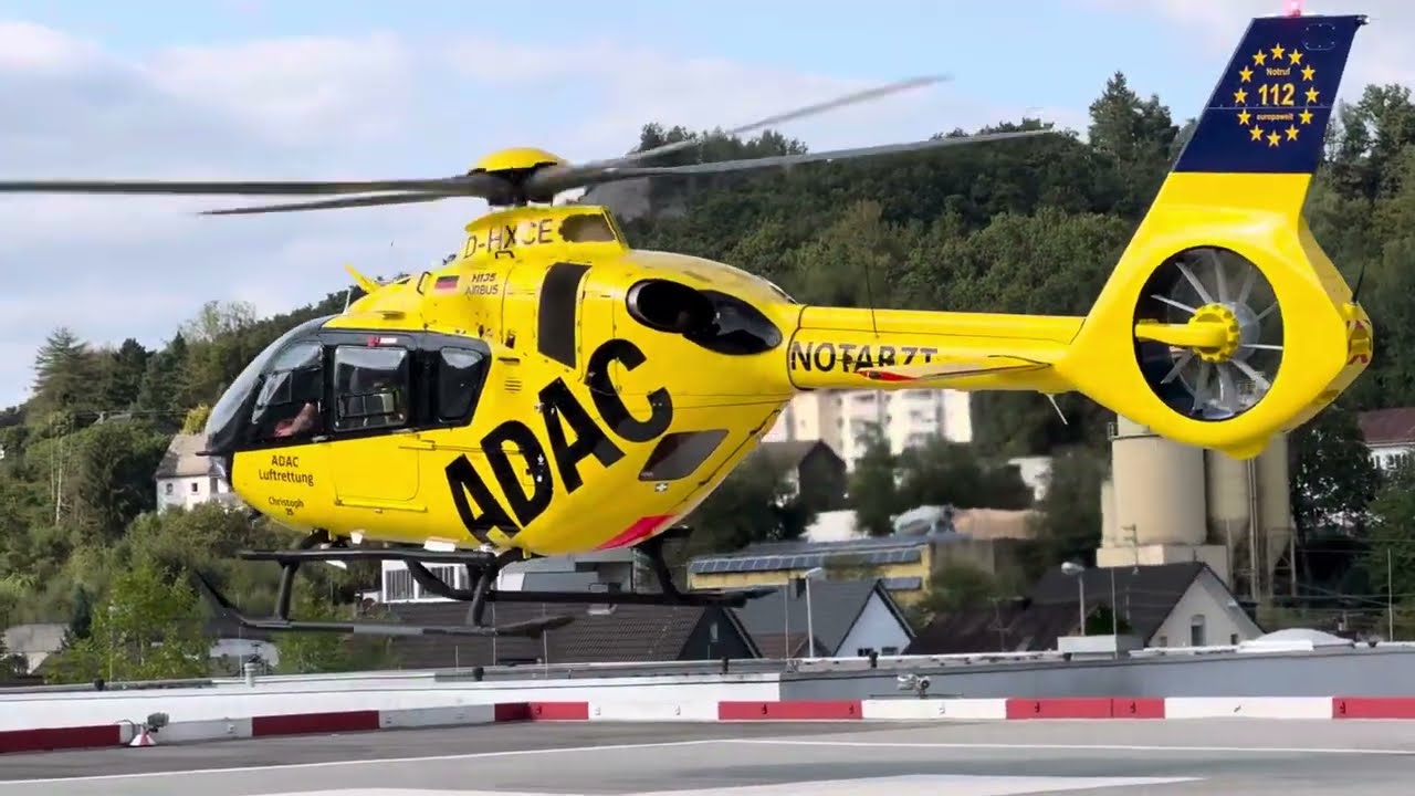 Christoph 25 mit der D-HXCE am Kreisklinikum in Weidenau. (26.08.2024)