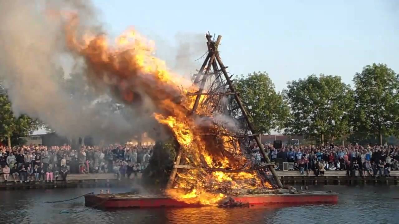 Skt. Hans Aften 2010 - Randers Havn - Bål og Midsommervisen