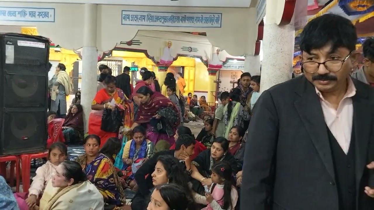 মধুর সুরে নাম শুনাচ্ছেন গোকুল কৃষ্ণ সম্প্রদায় 