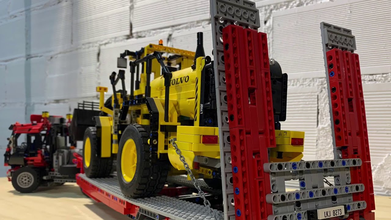 LEGO TECHNIC 8436. Truck and trailer with motorized ramp