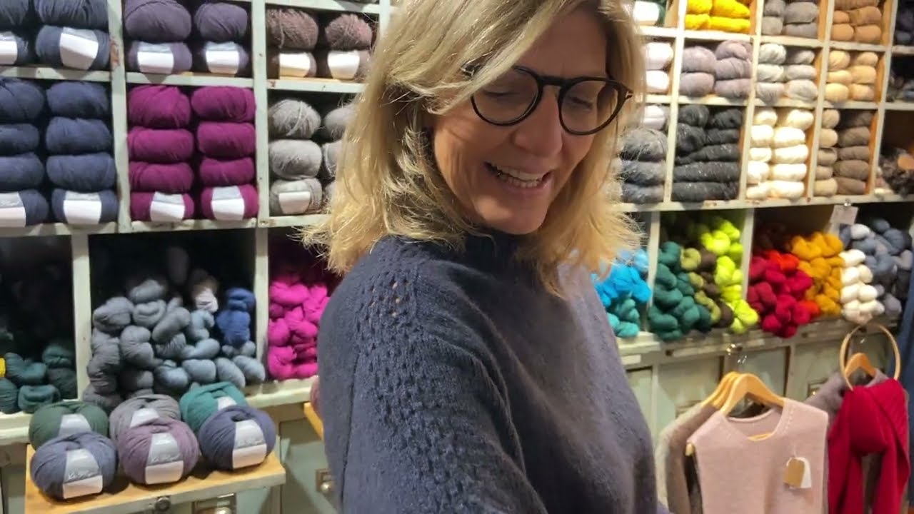 Kuscheligen Sweater top-down mit Sattelschulter und Lochmuster am Ärmel stricken