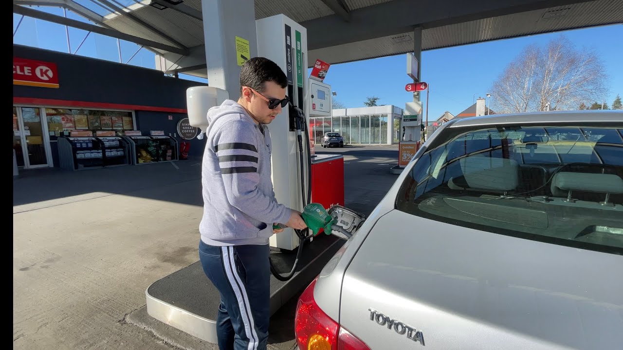 Como é abastecer o carro na Irlanda