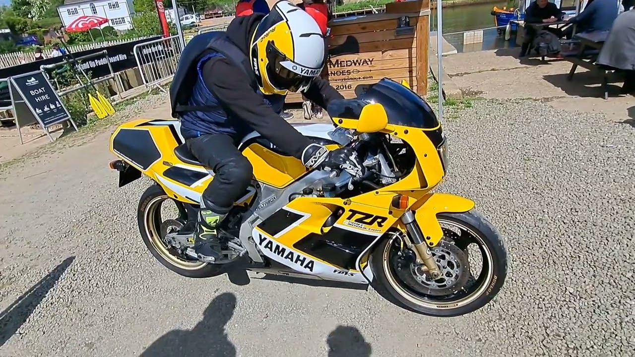 Onboard Suzuki RG500 - 2 stroke meet