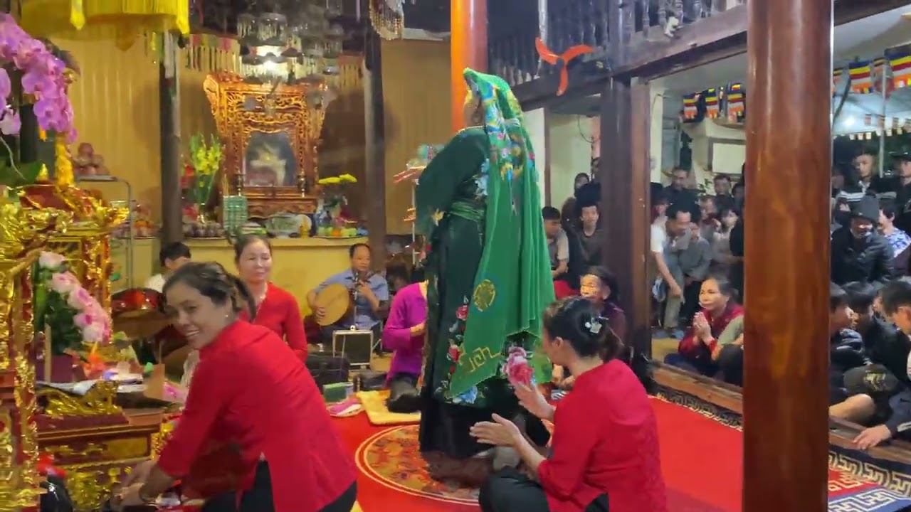 Hầu đồng cửa mẫu chùa si nai phố nội thành phố Hải Phòng 