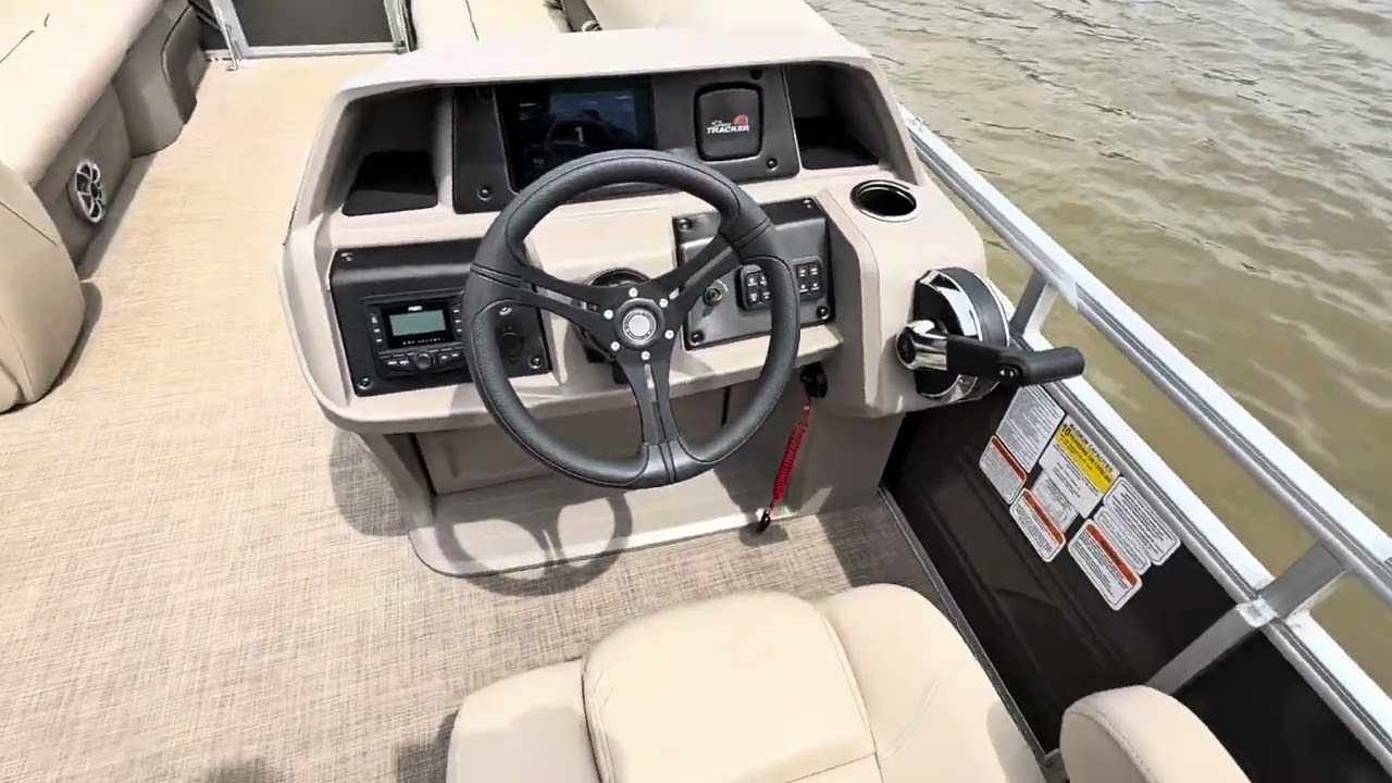 Sun Tracker Party Barge 20 DLX
