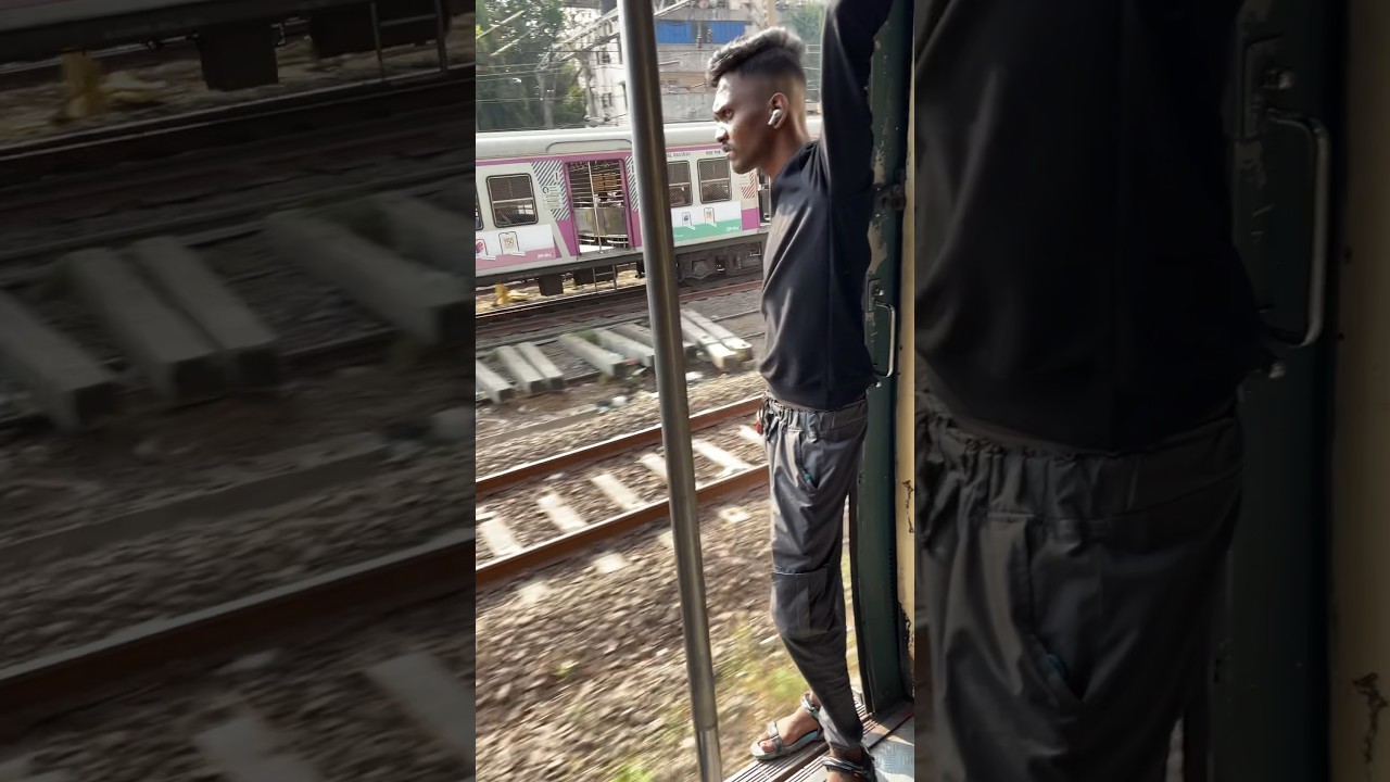 Passing Fast Train Or Gate Pe Stunt #dailytrain #railpro