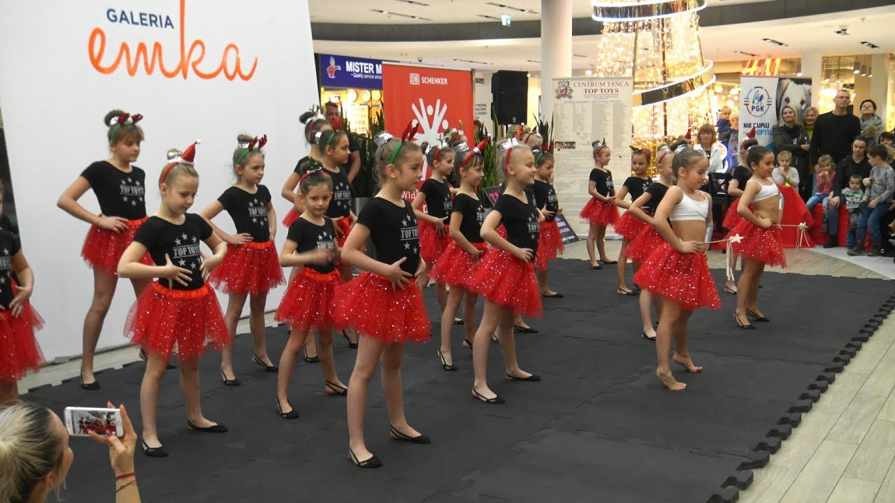 Tancerze z Centrum Tańca Top Toys w Galerii Emka Koszalin
