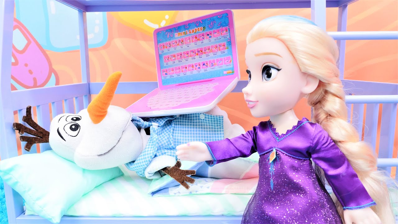 Elsa Olaf’ın yüzüne su dolu bardak attı. Karlar Ülkesi.Olaf geç saate kadar film izledi ve kalkamadı