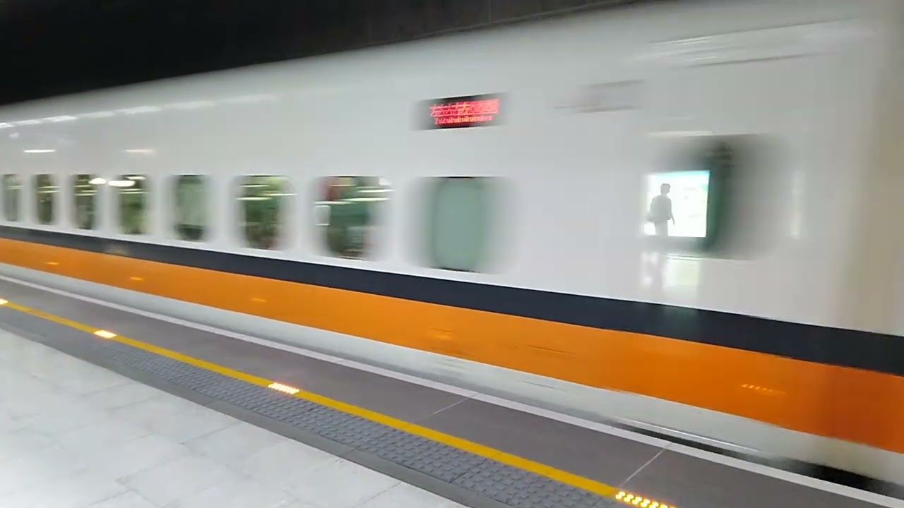 【8825次加班車】台灣高鐵 8825次 700T 板橋離站 / 153次 700T 板橋進站