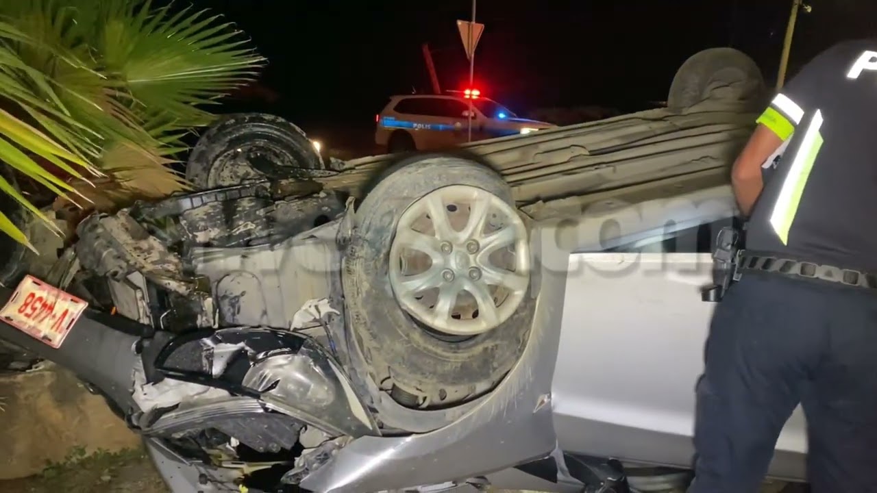 Dama chauffeur a dal riba baranca na e birada pariba di Zeerovers y a bolter