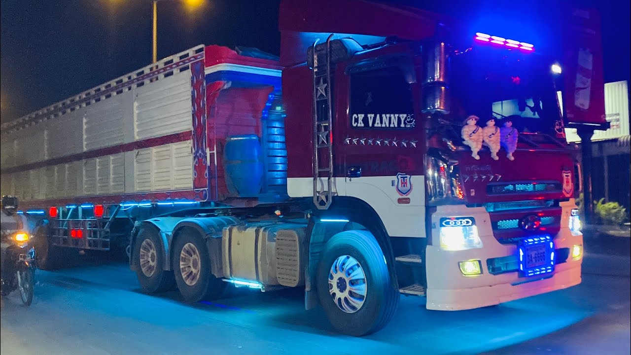 Heavy Trucks Racing After Red Light at Night | Powerful Engines & Loud Sounds.🌙