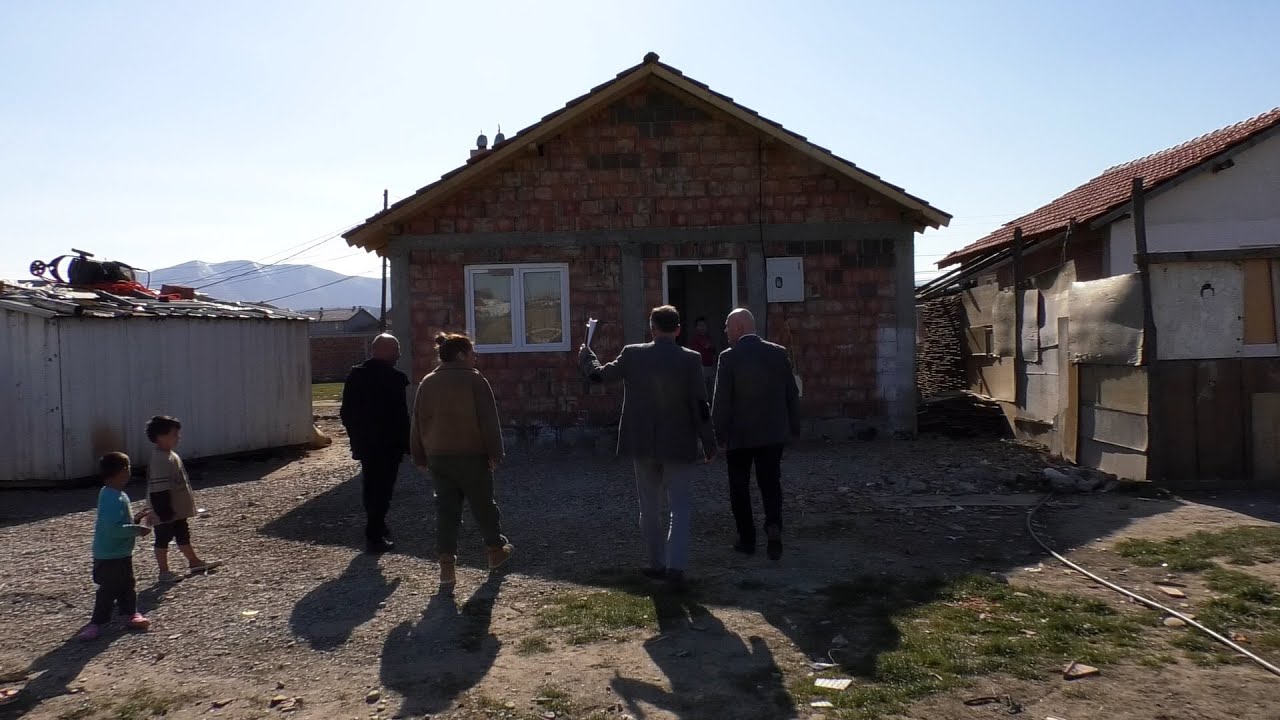 Komuna e Gjakovës dhe VoRAE finalizojnë projektin e ndërtimit të disa shtëpive në paralagjen Brekoc