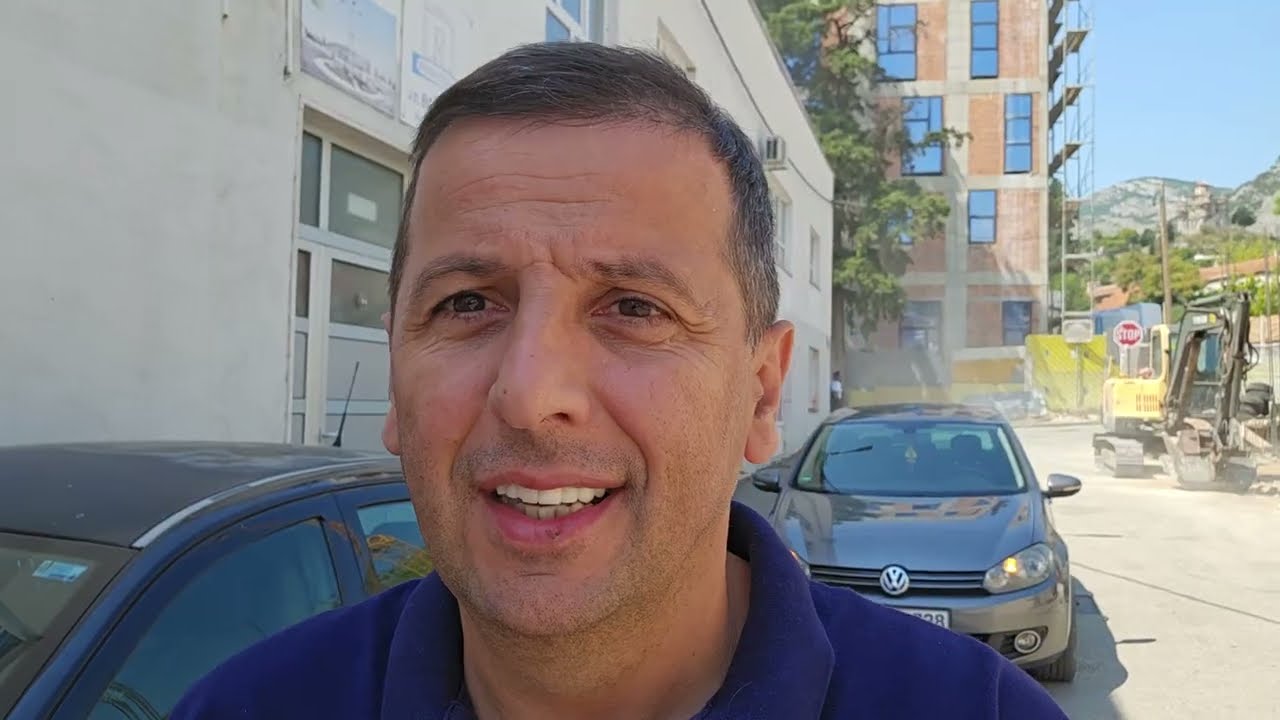 Zadivljujuća kreativnost trebinjskih direktora, trotoar pretvorili u parking da direktori ne šetaju