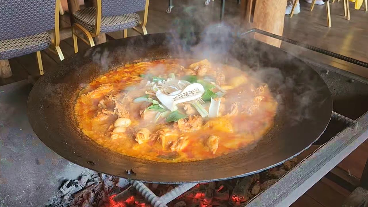 강원도 산 속, 솥뚜껑 닭볶음탕 맛집을 찾아서