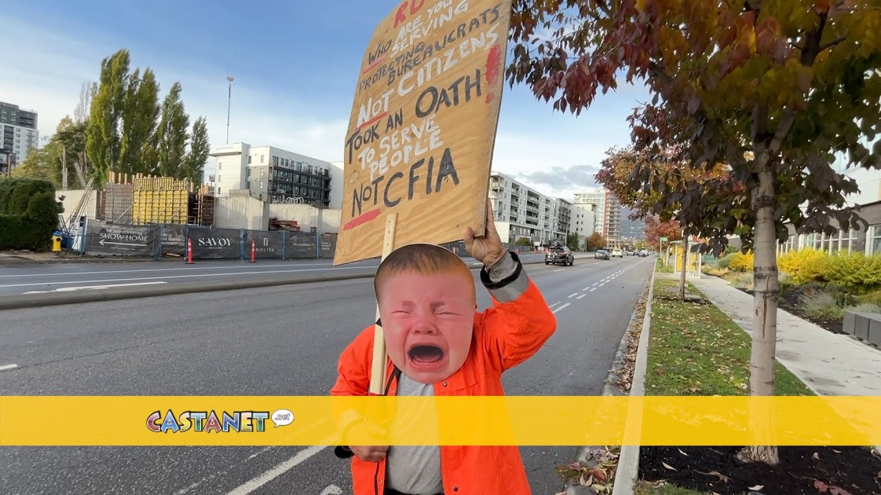 Протестующие против отстрела страусов направляются в отделение полиции Келоуны