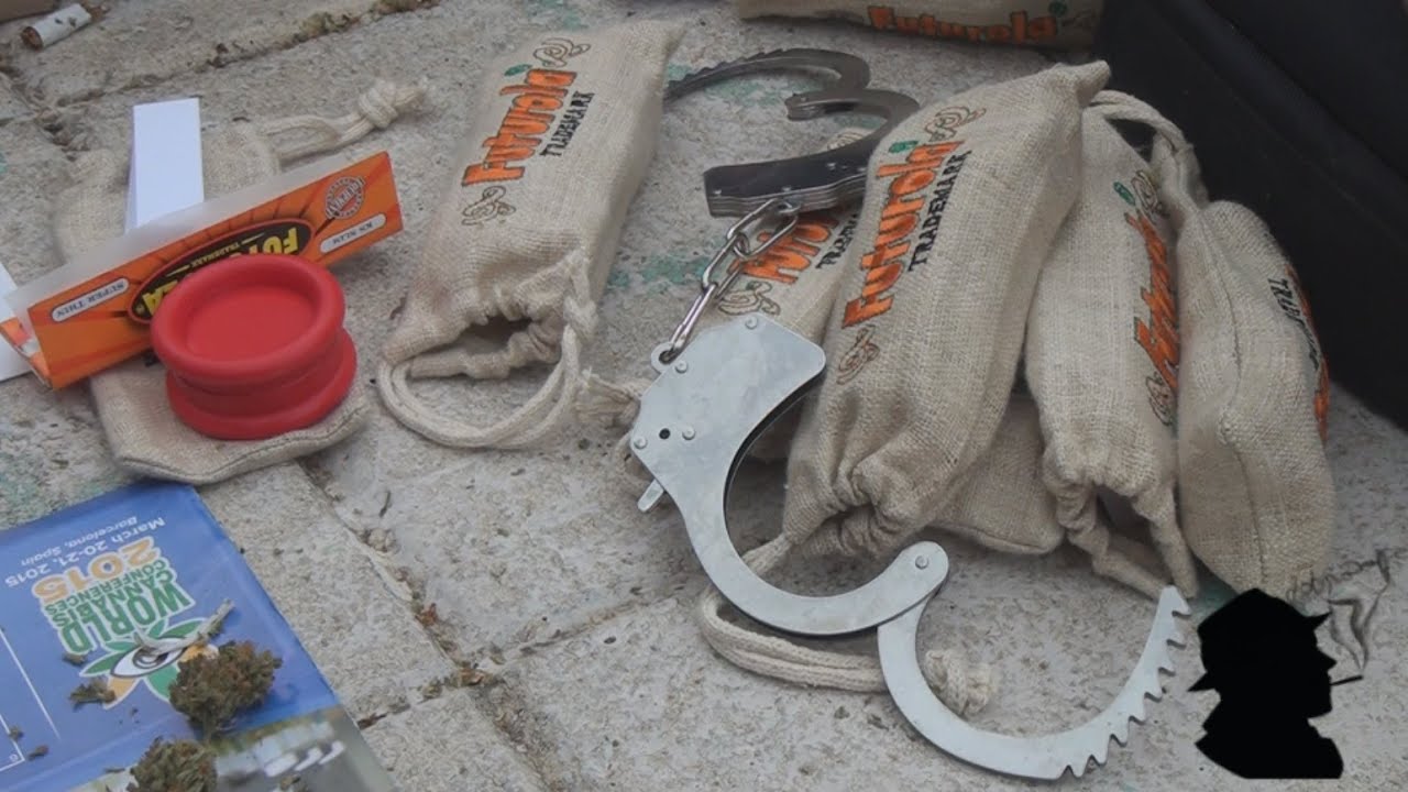 Spannabis 2015 - Handcuffed Joint Rolling
